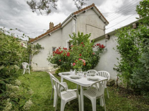 Gîte Saint-Julien-les-Villas, 3 pièces, 5 personnes - FR-1-543-215